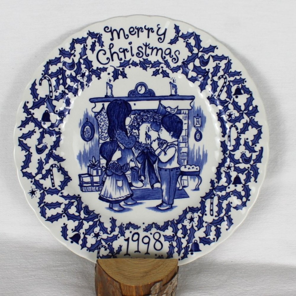 A Happy Holiday to You Royal Crownford 1998 Staffordshire England Norma Sherman
